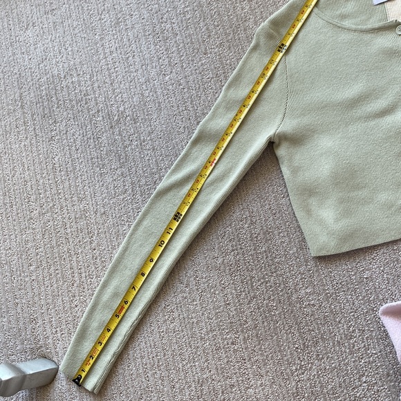 HOST PICK 🌺🌺 PRINCESS POLLY SWEATER 🎉🎉 - Picture 7 of 10